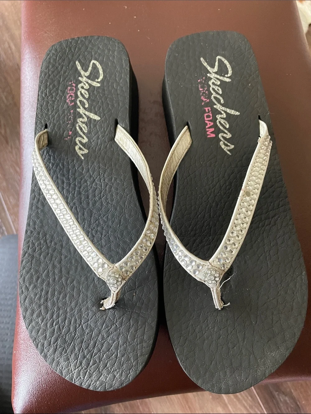 Skechers Black Foam Sandals with Rhinestones Yoga Foam Flip Flops 9.5